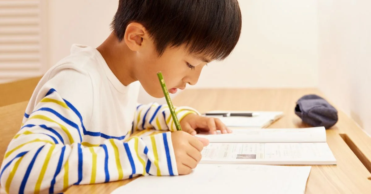 Cara Mengatasi Anak Menunda PR Sekolah