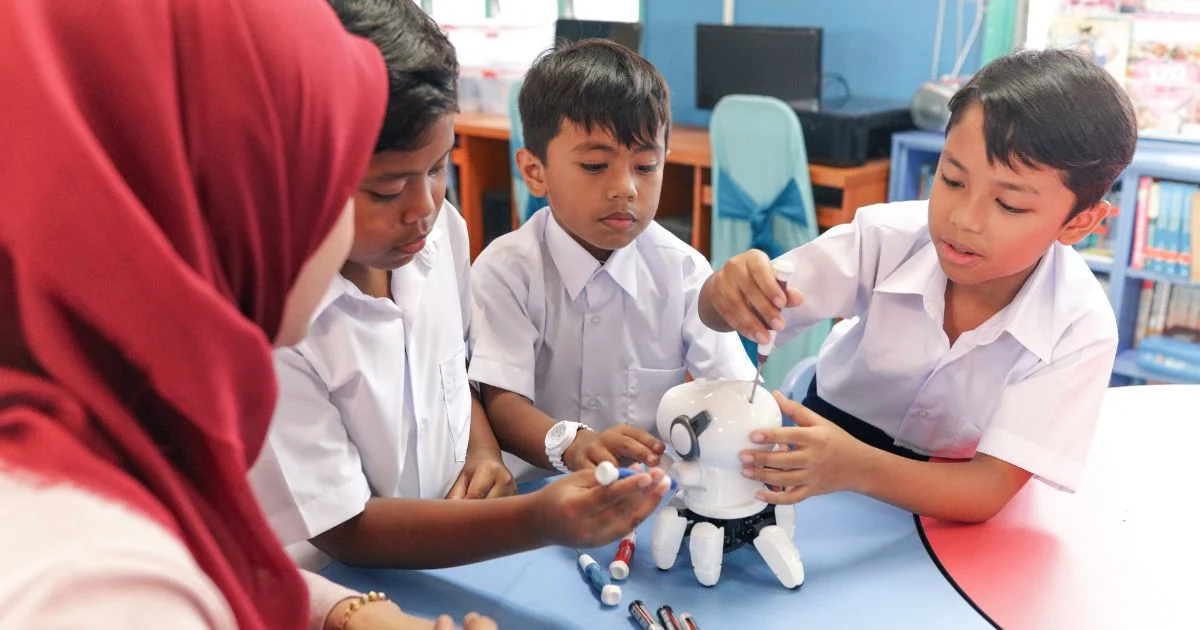 Kegiatan Peringatan Hari Guru Nasional 2025 di Sekolah