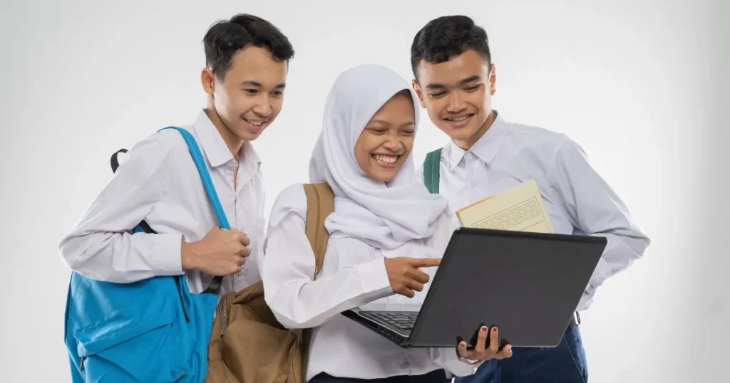 Sekolah Digital: Membantu Anak Belajar atau Justru Menambah Masalah?