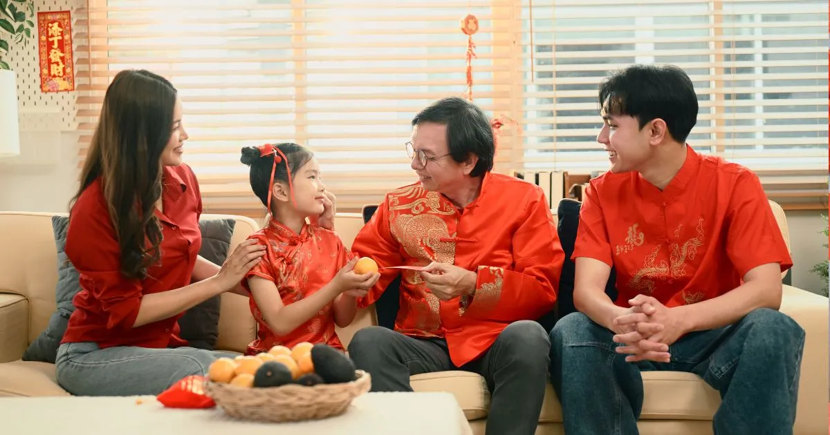 Mengapa Imlek Identik dengan Warna Merah