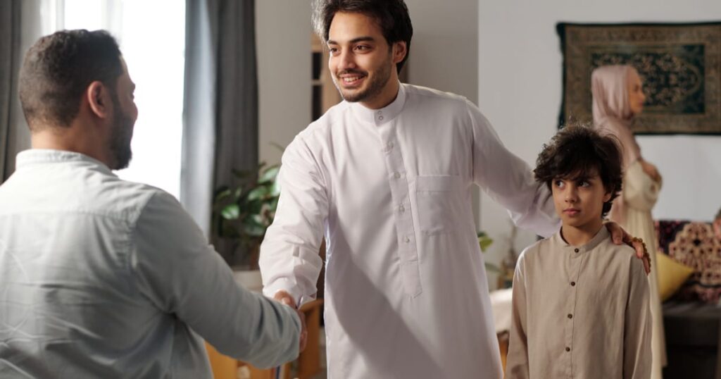 Cari Tahu! Caranya Mengajarkan Anak Silaturahmi Tanpa Rewel