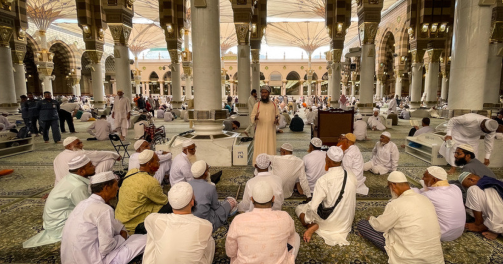 Apa itu Itikaf? Hukum, Syarat, Niat, dan Tata Caranya